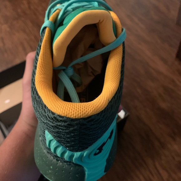 COPY - BRAND NEW UNDER ARMOUR SHOES - Picture 4 of 11